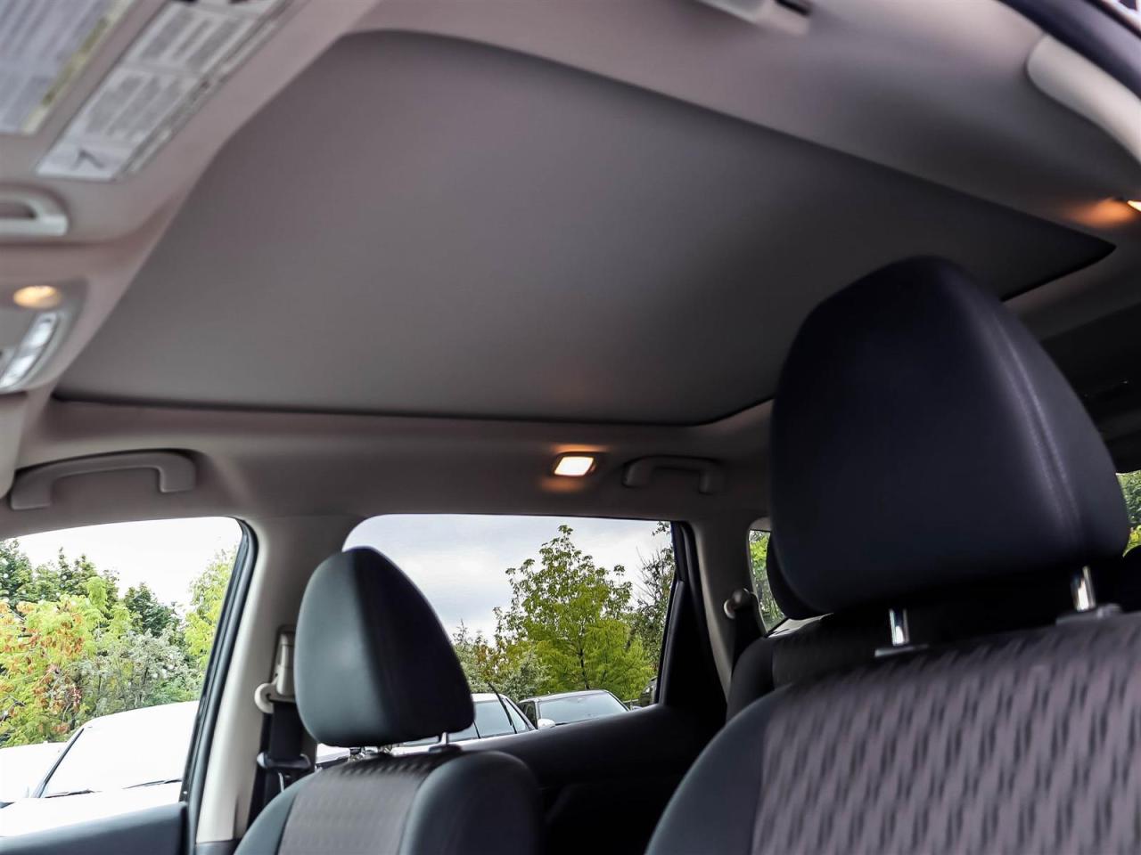 2017 Nissan Rogue SV AWD CVT Photo