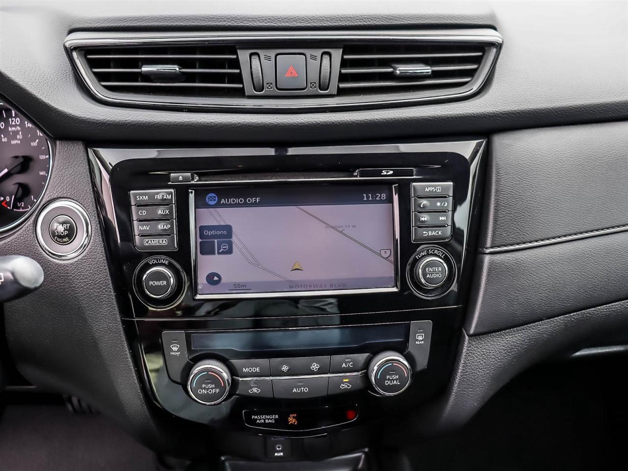 2017 Nissan Rogue SV AWD CVT Photo