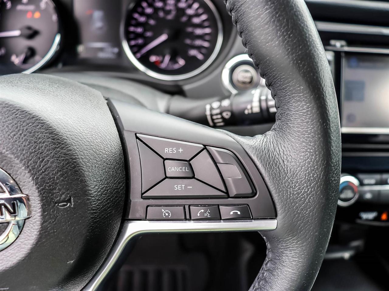 2017 Nissan Rogue SV AWD CVT Photo