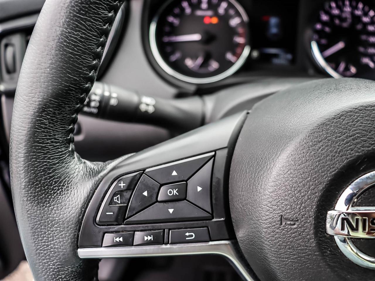 2017 Nissan Rogue SV AWD CVT Photo