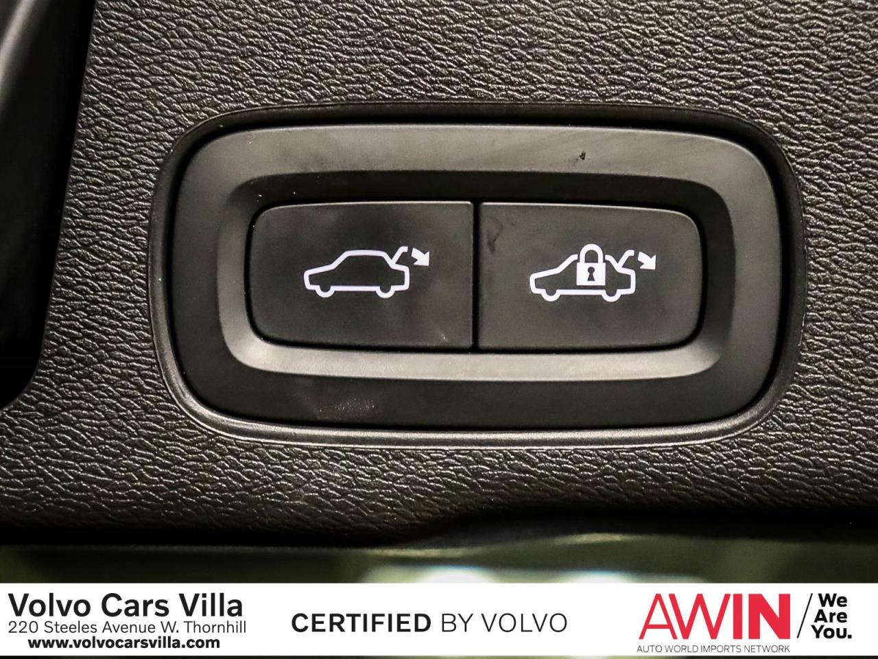 2022 Volvo XC60 B6 AWD Momentum Photo