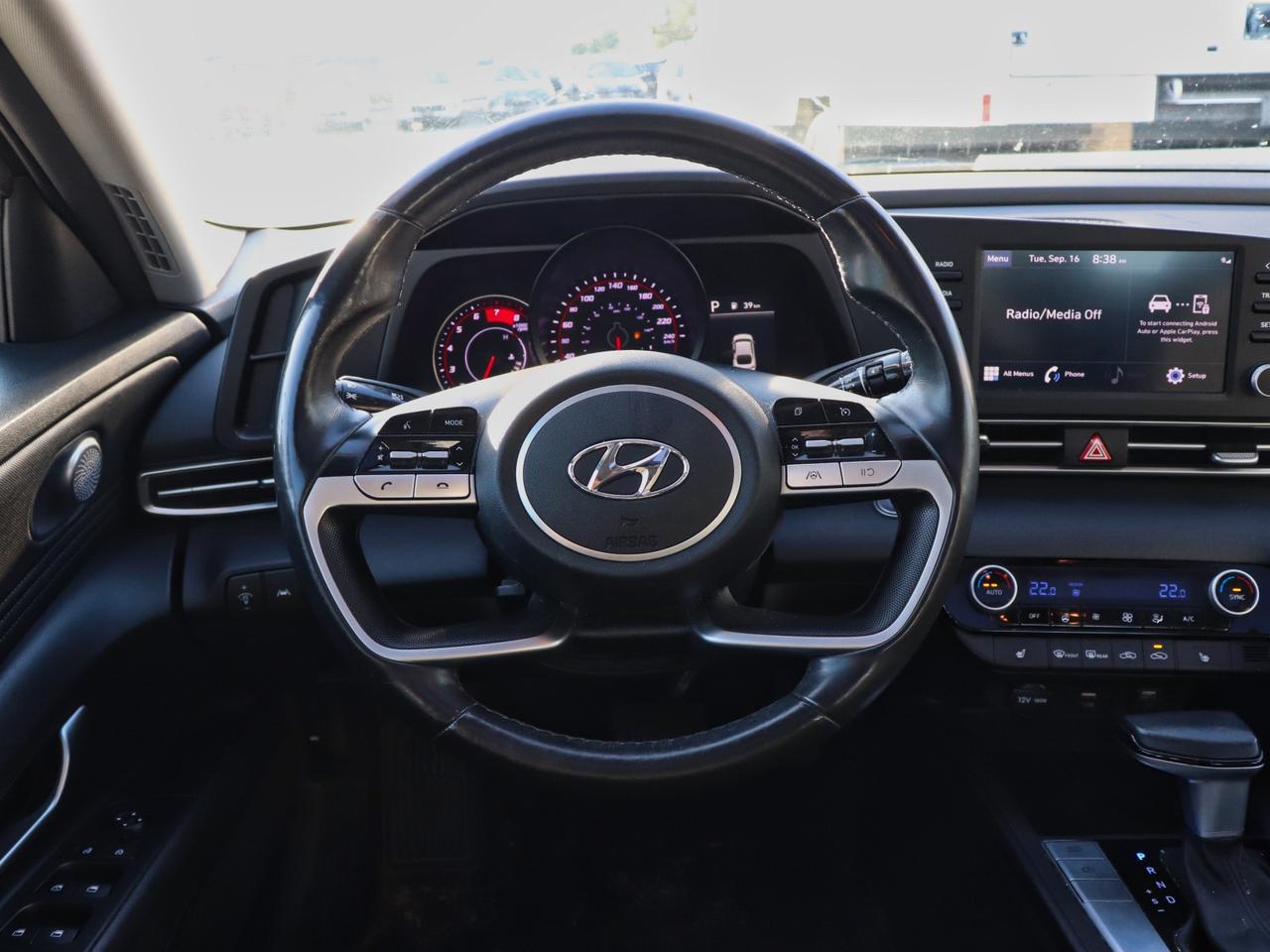 2022 Hyundai Elantra Preferred Photo