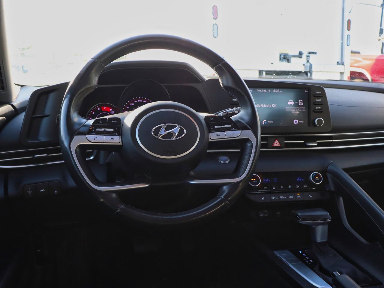 2022 Hyundai Elantra Preferred Photo
