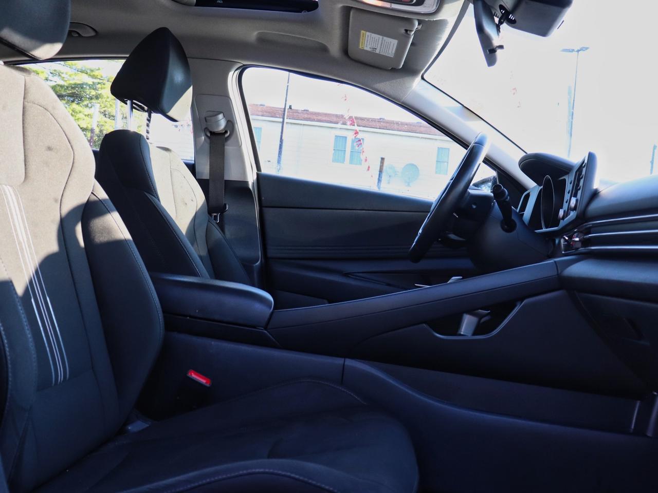 2022 Hyundai Elantra Preferred Photo