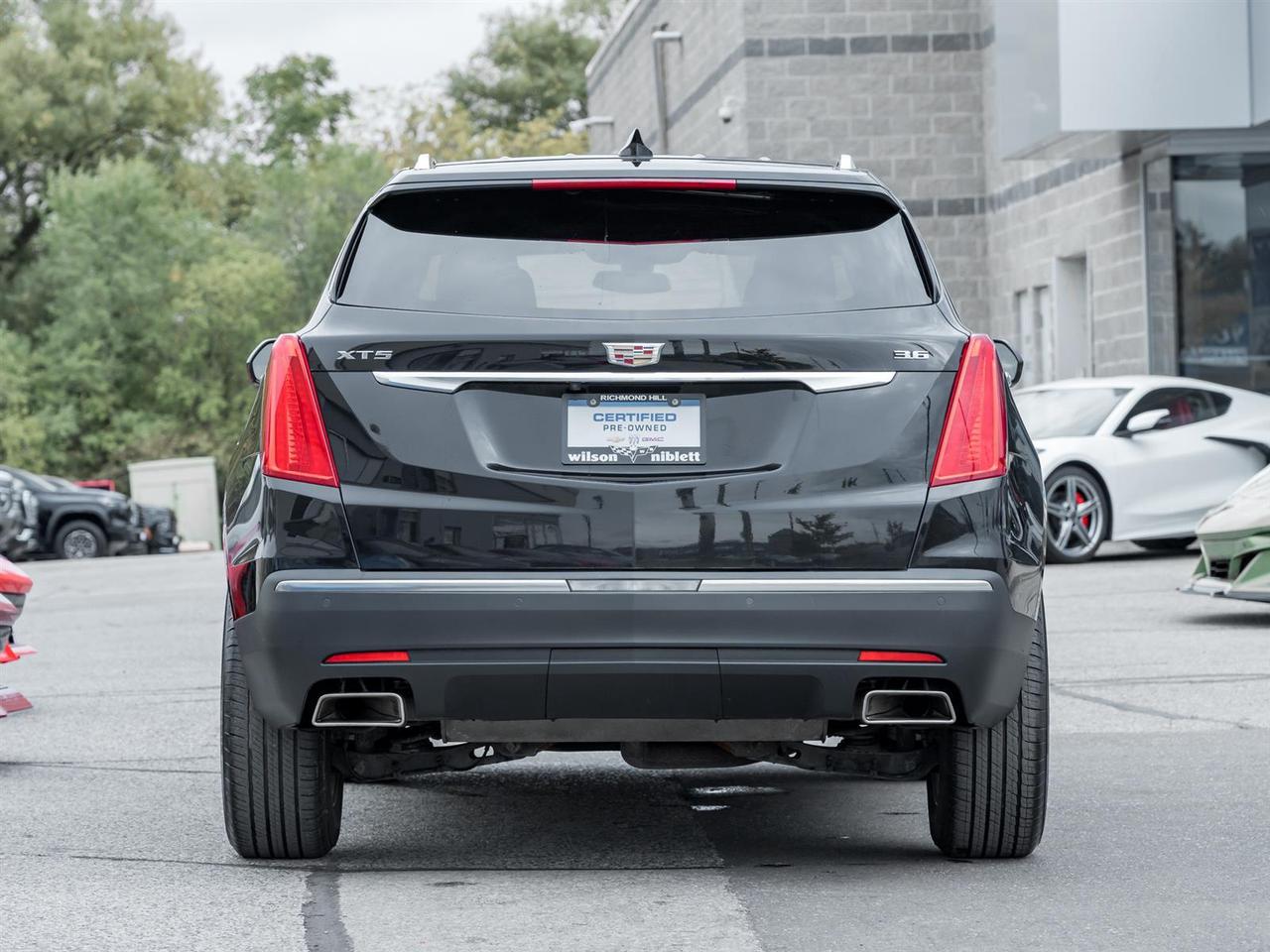 2017 Cadillac XT5 Wireless Charging | Bose Premium Sound Photo