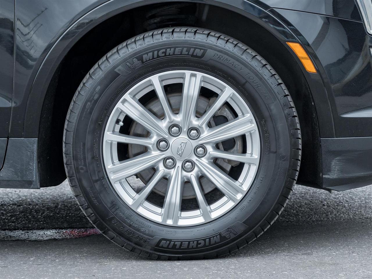 2017 Cadillac XT5 Wireless Charging | Bose Premium Sound Photo