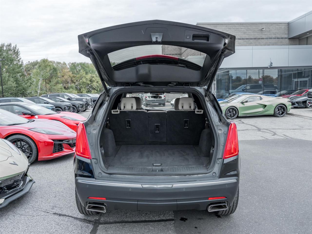 2017 Cadillac XT5 Wireless Charging | Bose Premium Sound Photo