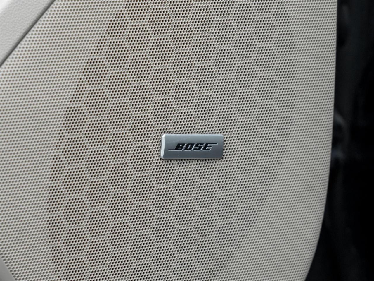 2017 Cadillac XT5 Wireless Charging | Bose Premium Sound Photo