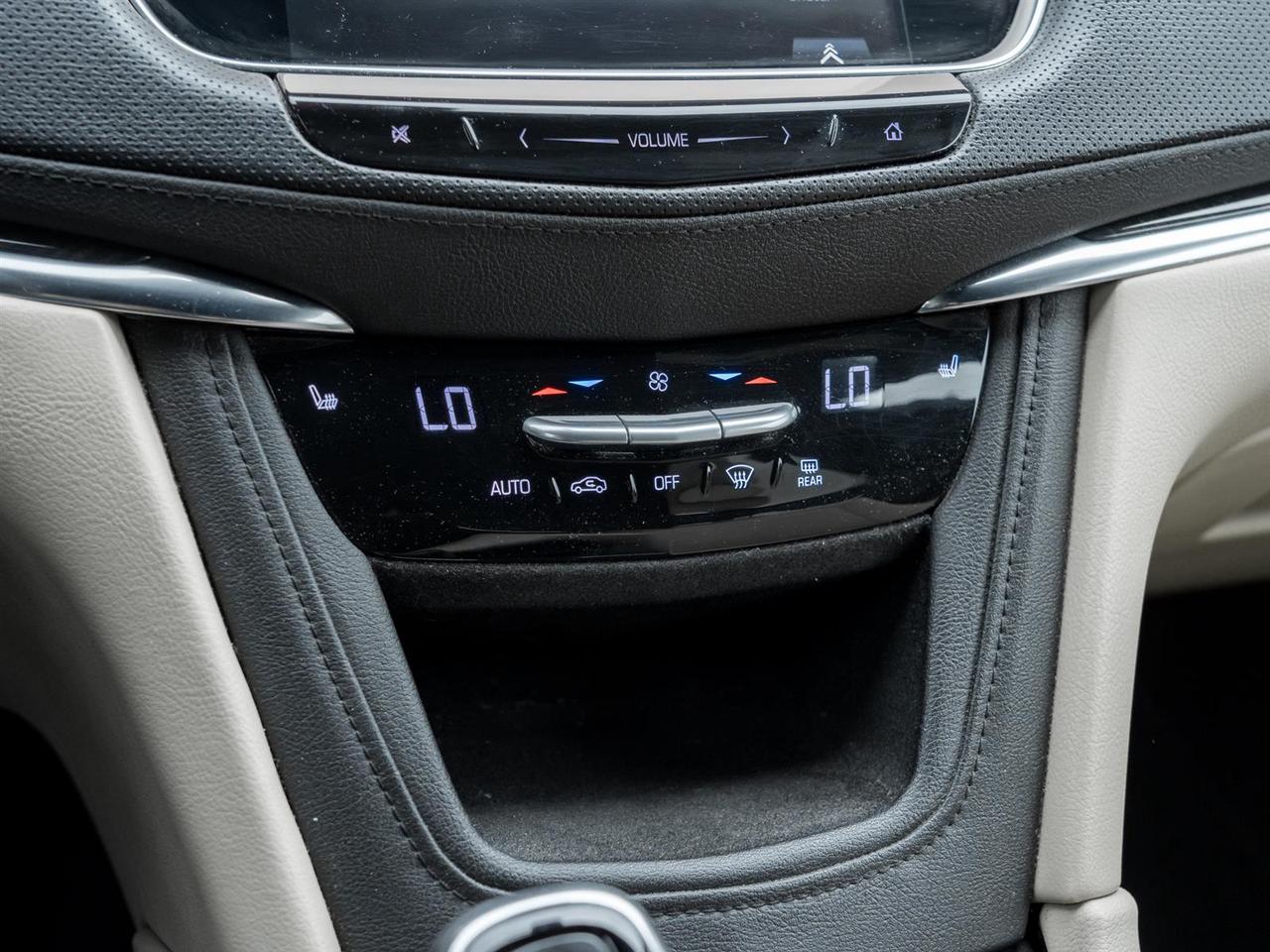 2017 Cadillac XT5 Wireless Charging | Bose Premium Sound Photo