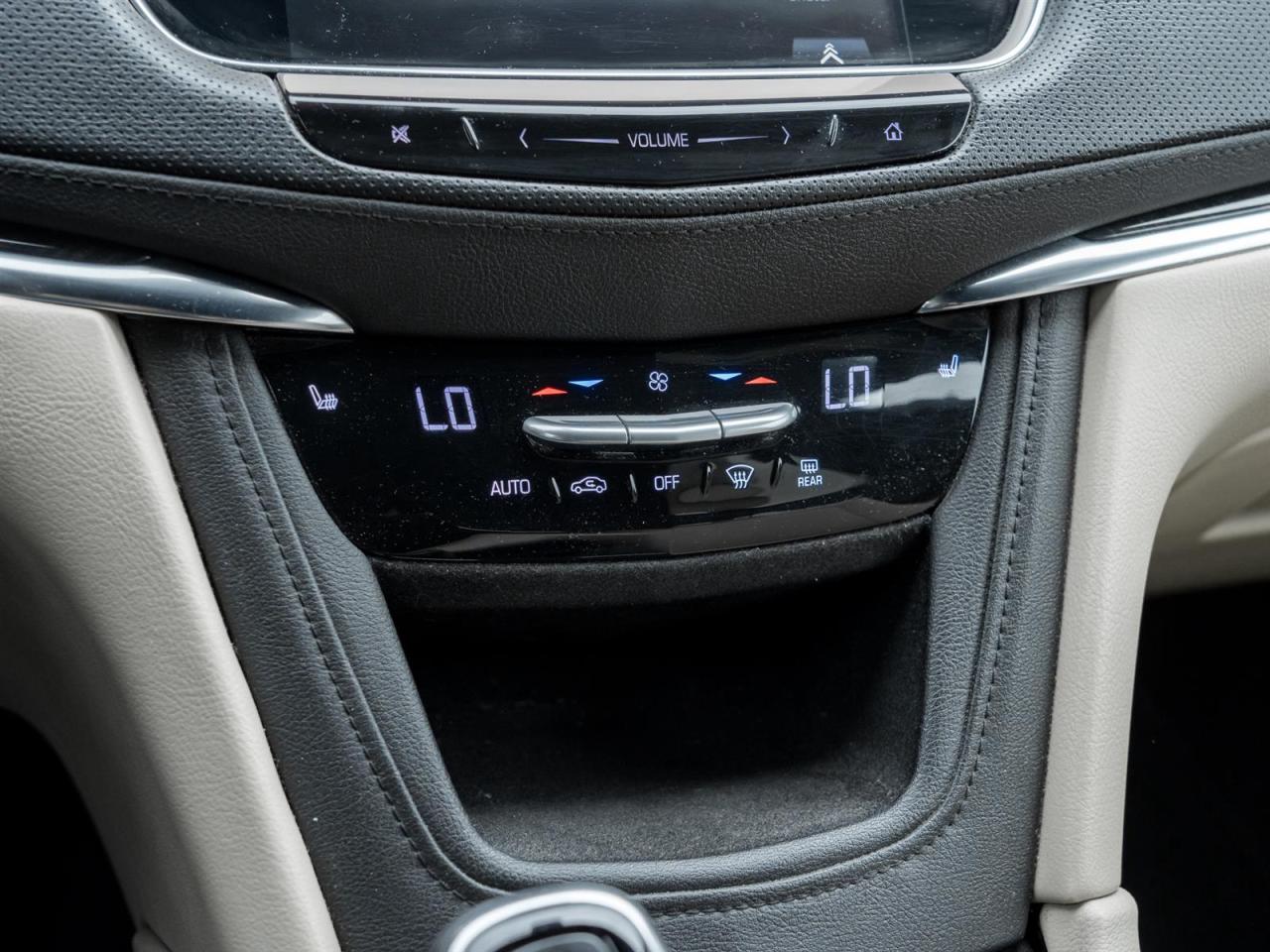 2017 Cadillac XT5 Wireless Charging | Bose Premium Sound Photo