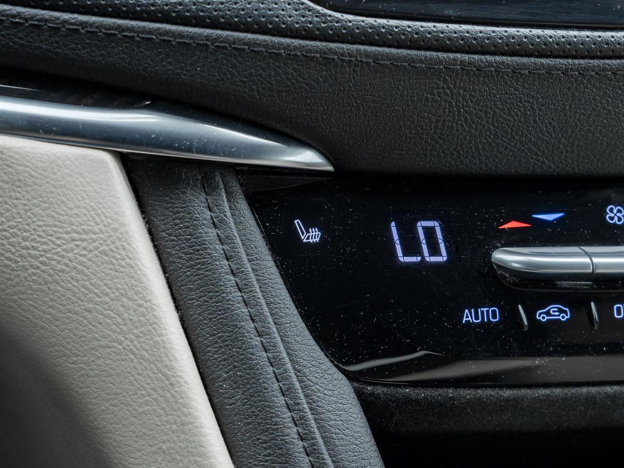 2017 Cadillac XT5 Wireless Charging | Bose Premium Sound Photo