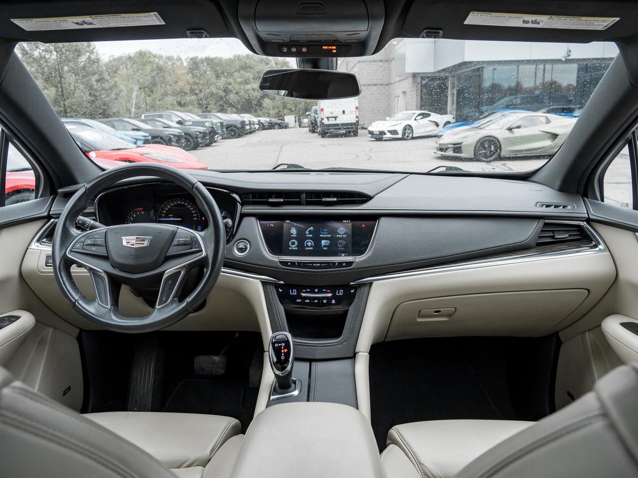 2017 Cadillac XT5 Wireless Charging | Bose Premium Sound Photo