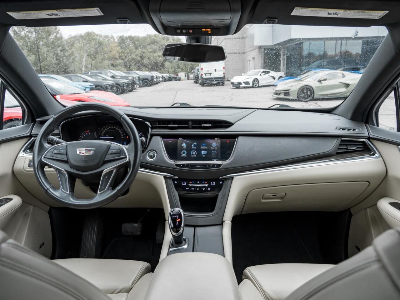 2017 Cadillac XT5 Wireless Charging | Bose Premium Sound Photo