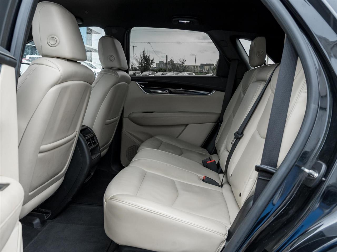 2017 Cadillac XT5 Wireless Charging | Bose Premium Sound Photo