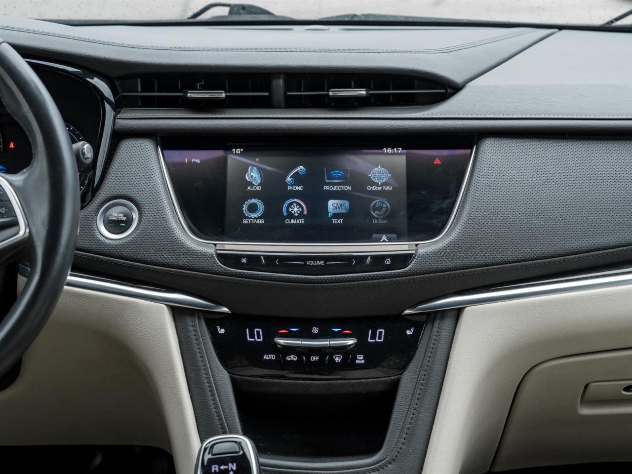 2017 Cadillac XT5 Wireless Charging | Bose Premium Sound Photo