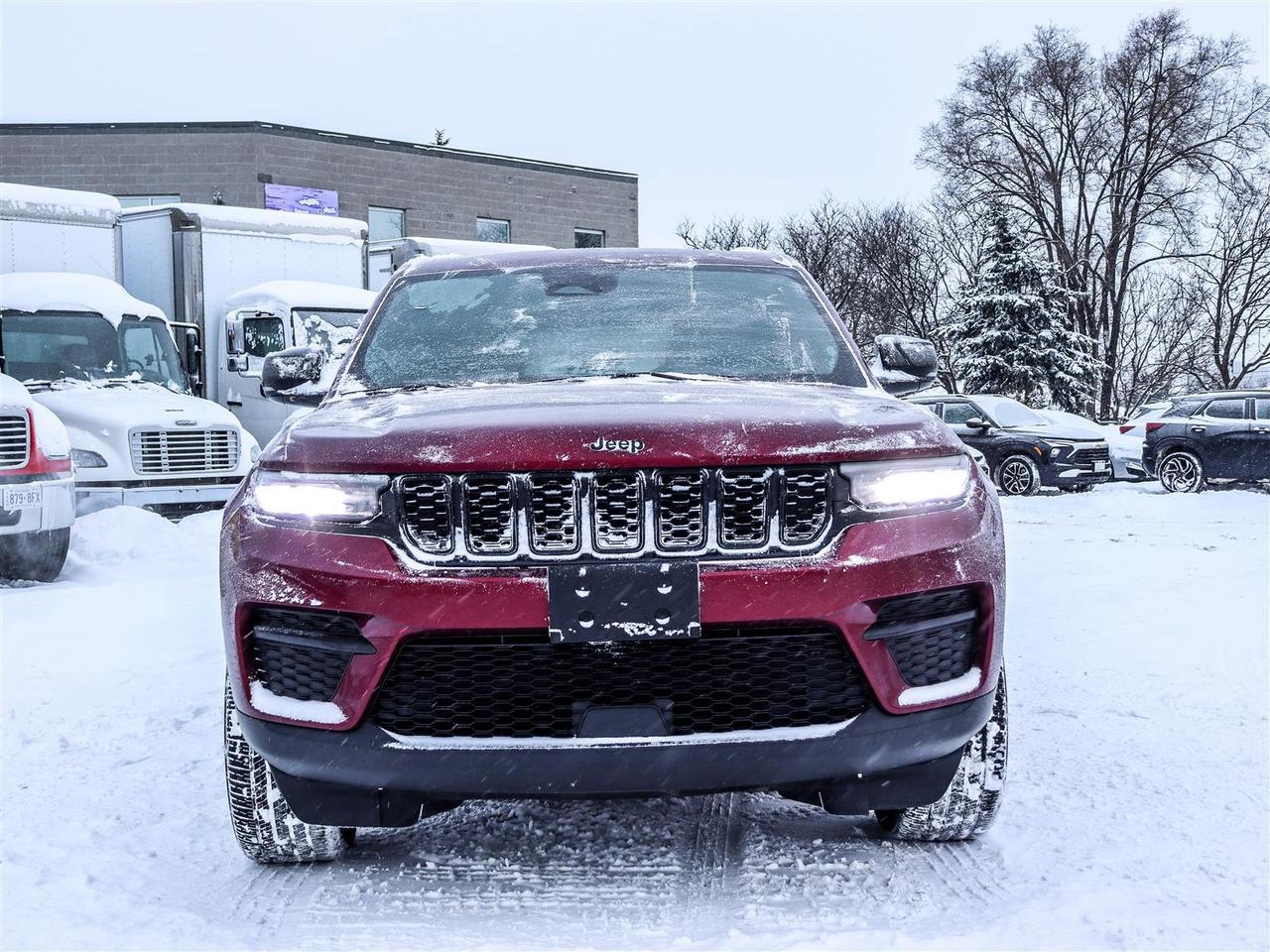 2024 Jeep Grand Cherokee Altitude Photo5