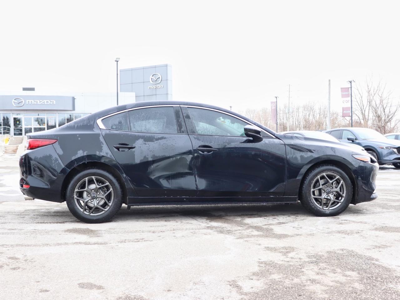 2023 Mazda MAZDA3 GT Photo2