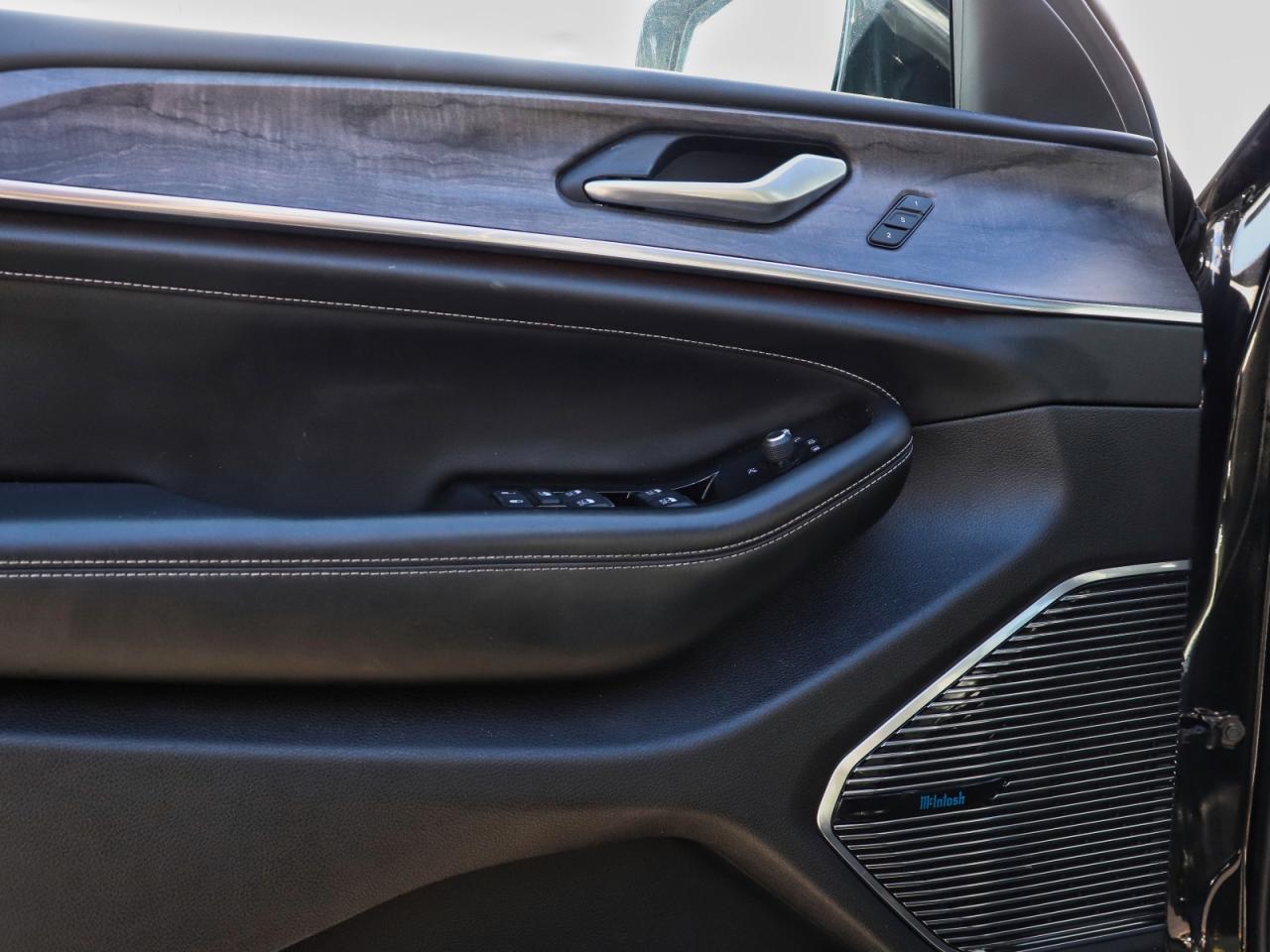 2023 Jeep Grand Cherokee L Overland 4WD Photo