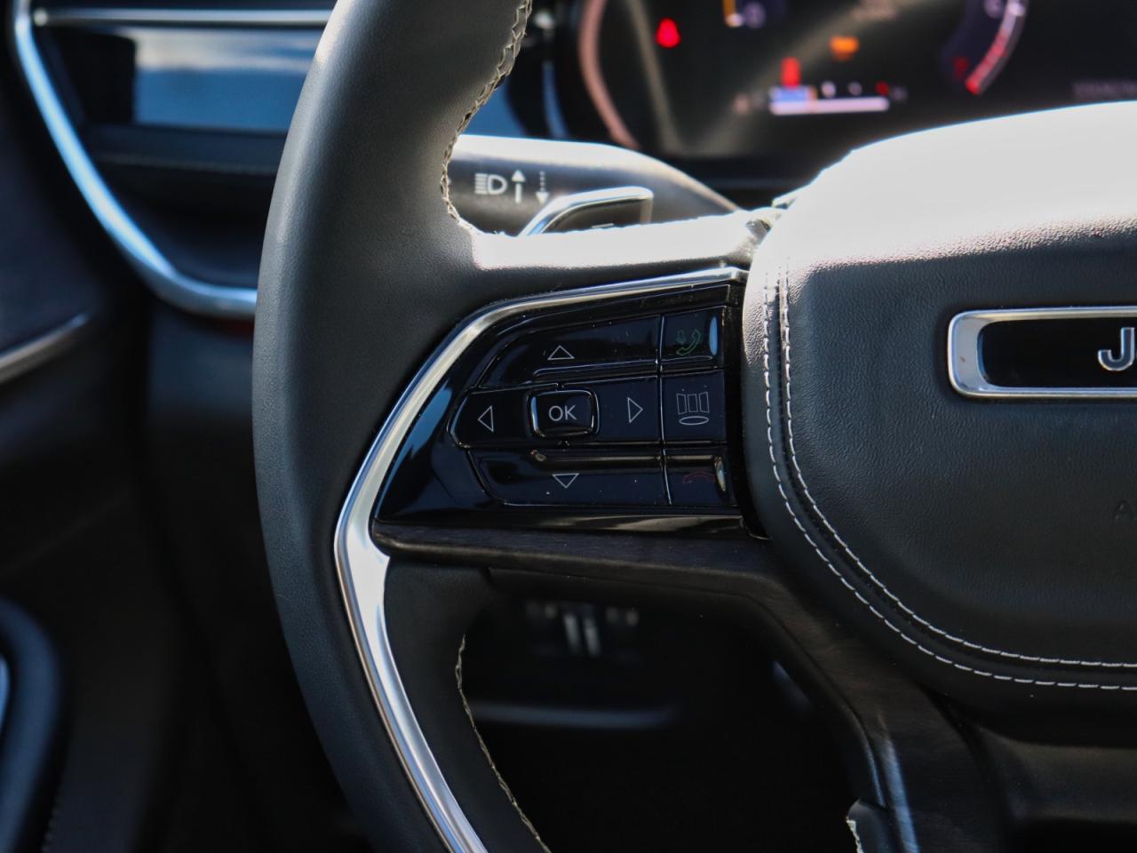 2023 Jeep Grand Cherokee L Overland 4WD Photo