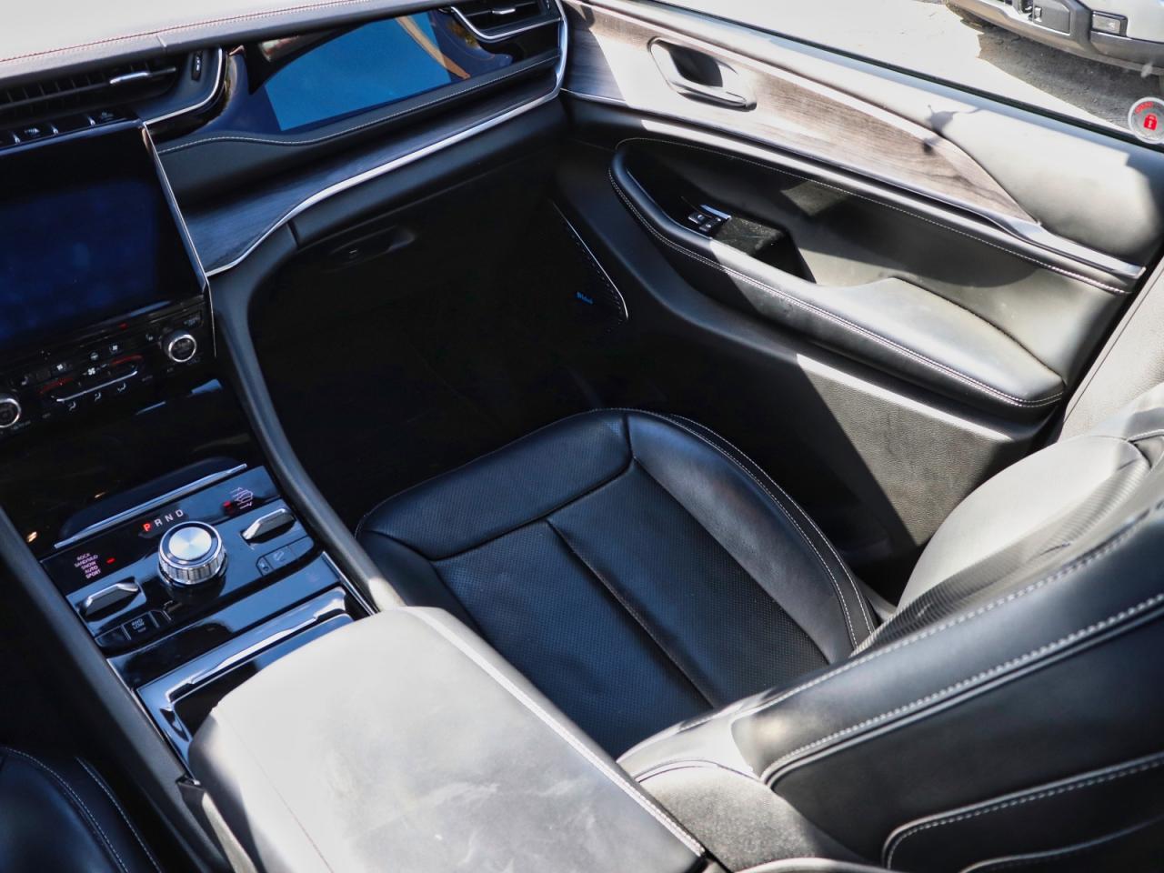 2023 Jeep Grand Cherokee L Overland 4WD Photo