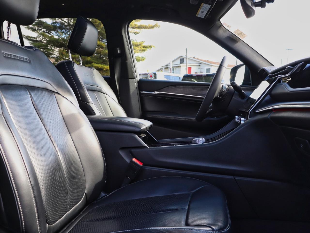 2023 Jeep Grand Cherokee L Overland 4WD Photo