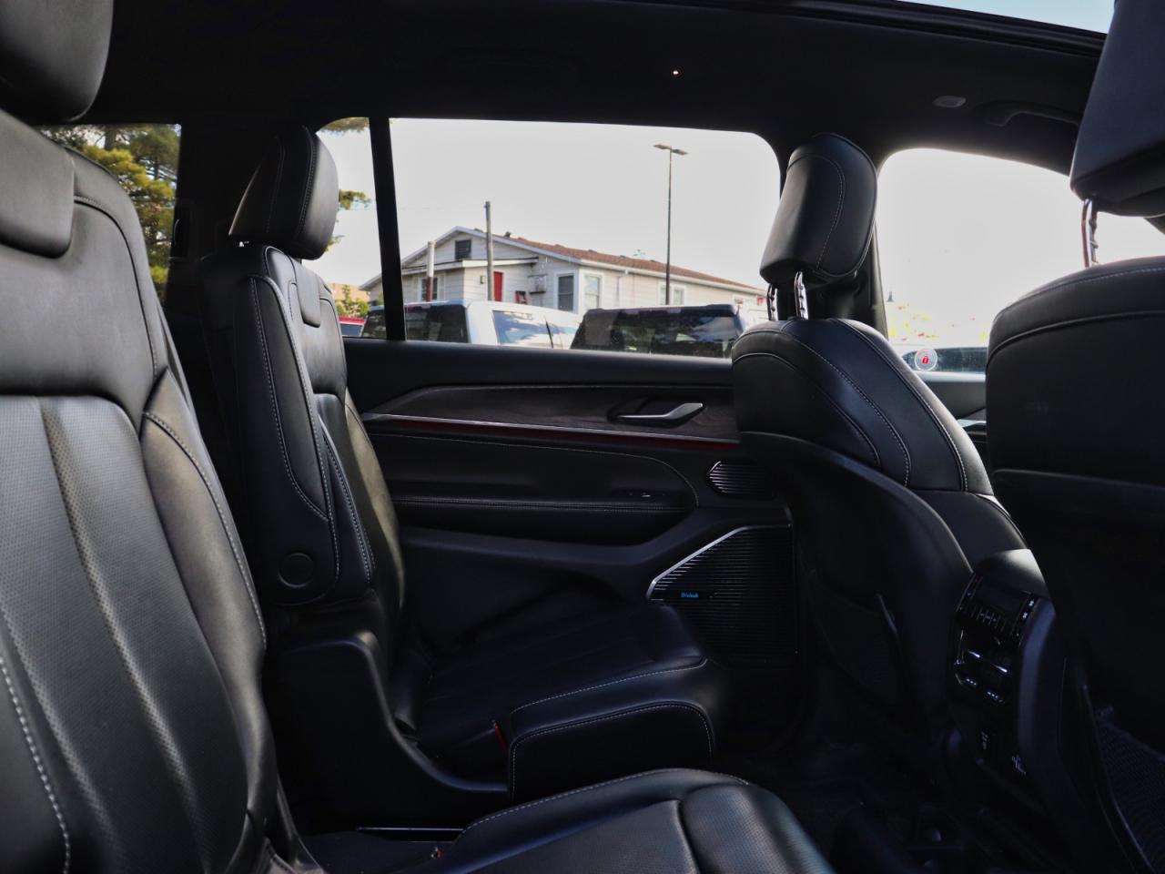 2023 Jeep Grand Cherokee L Overland 4WD Photo