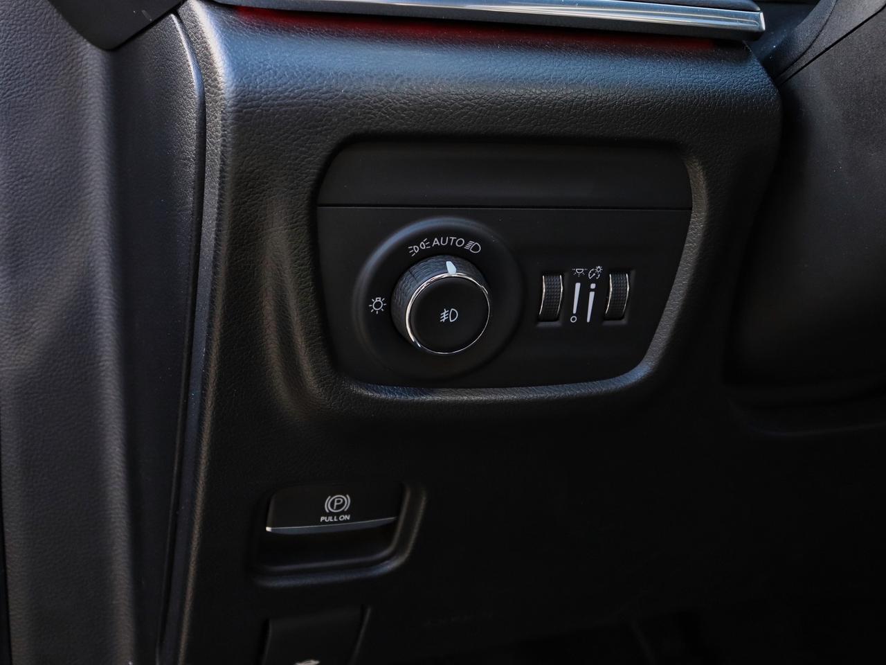 2023 Jeep Grand Cherokee L Overland 4WD Photo