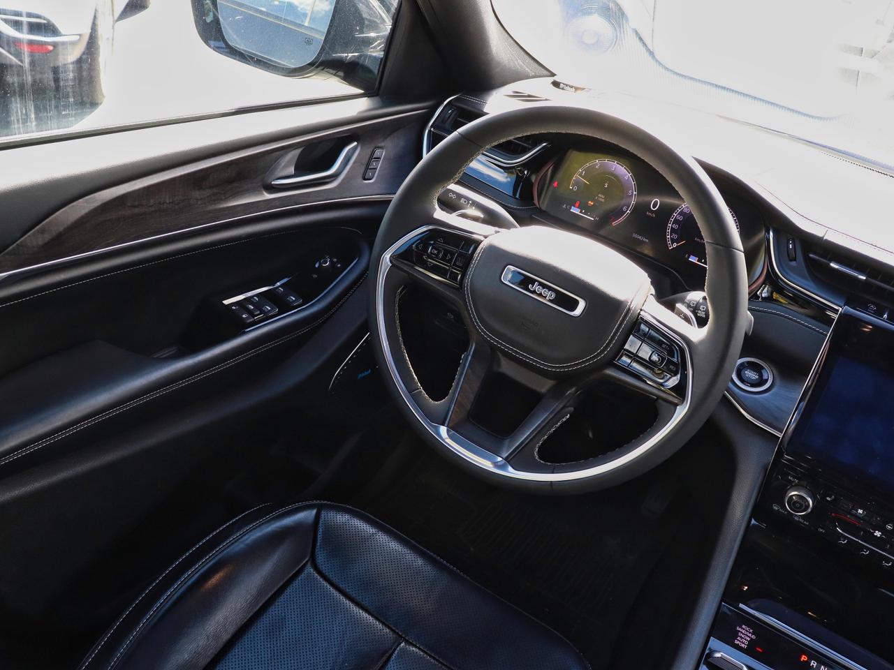 2023 Jeep Grand Cherokee L Overland 4WD Photo