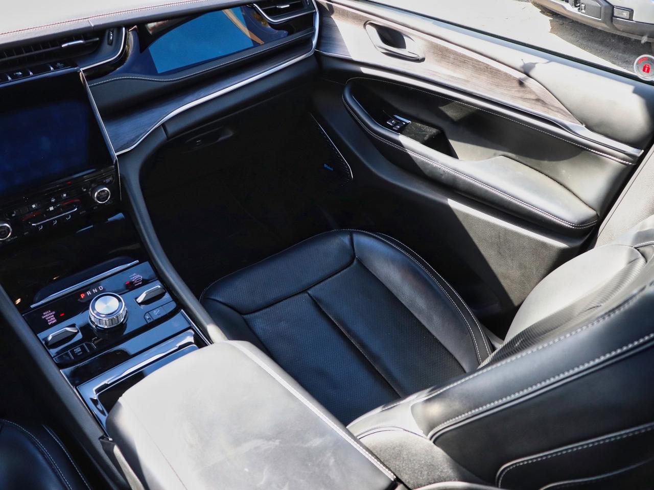 2023 Jeep Grand Cherokee L Overland 4WD Photo