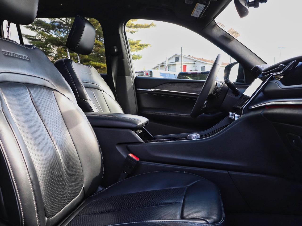 2023 Jeep Grand Cherokee L Overland 4WD Photo