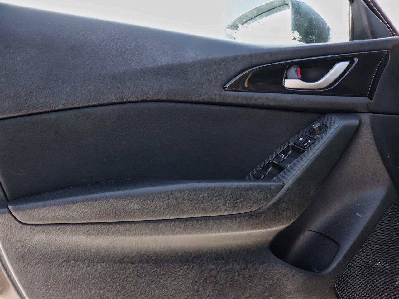 2014 Mazda MAZDA3 GS-SKY Photo3