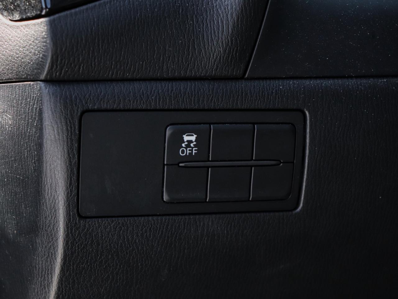 2014 Mazda MAZDA3 GS-SKY Photo