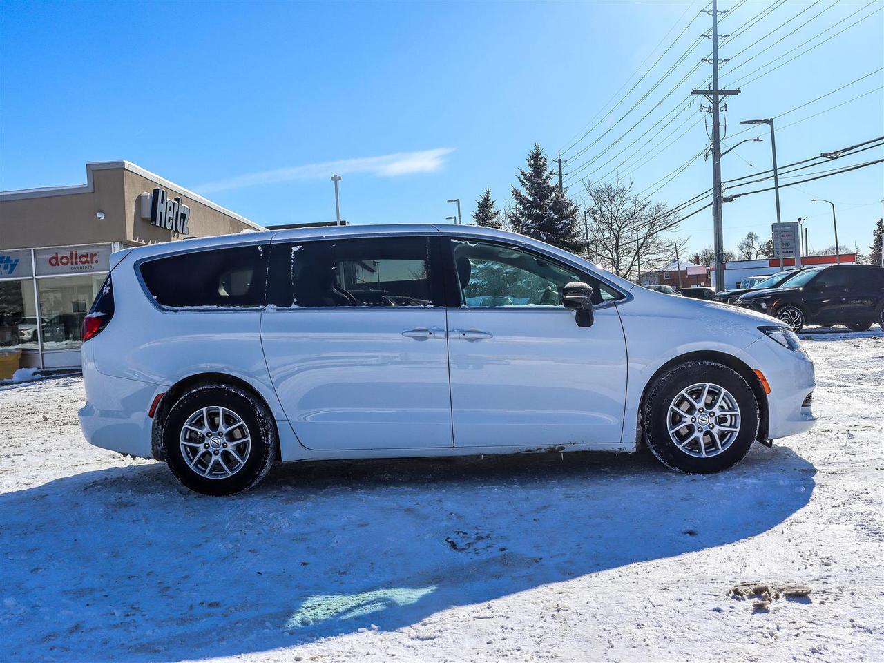 2024 Chrysler Grand Caravan  Photo2