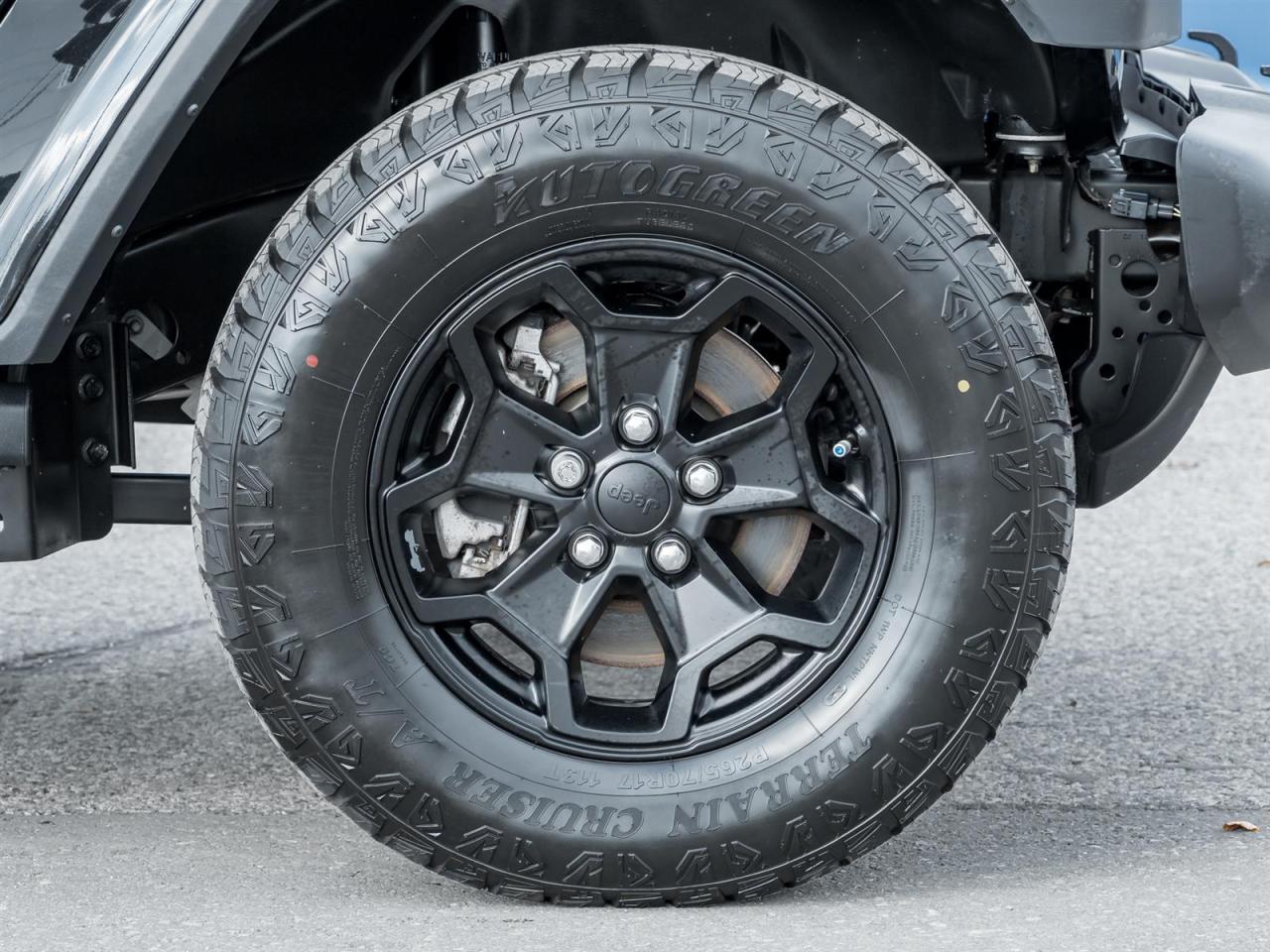 2022 Jeep Gladiator Willys 4x4- Targa Roof | Heated Steering Wheel Photo3