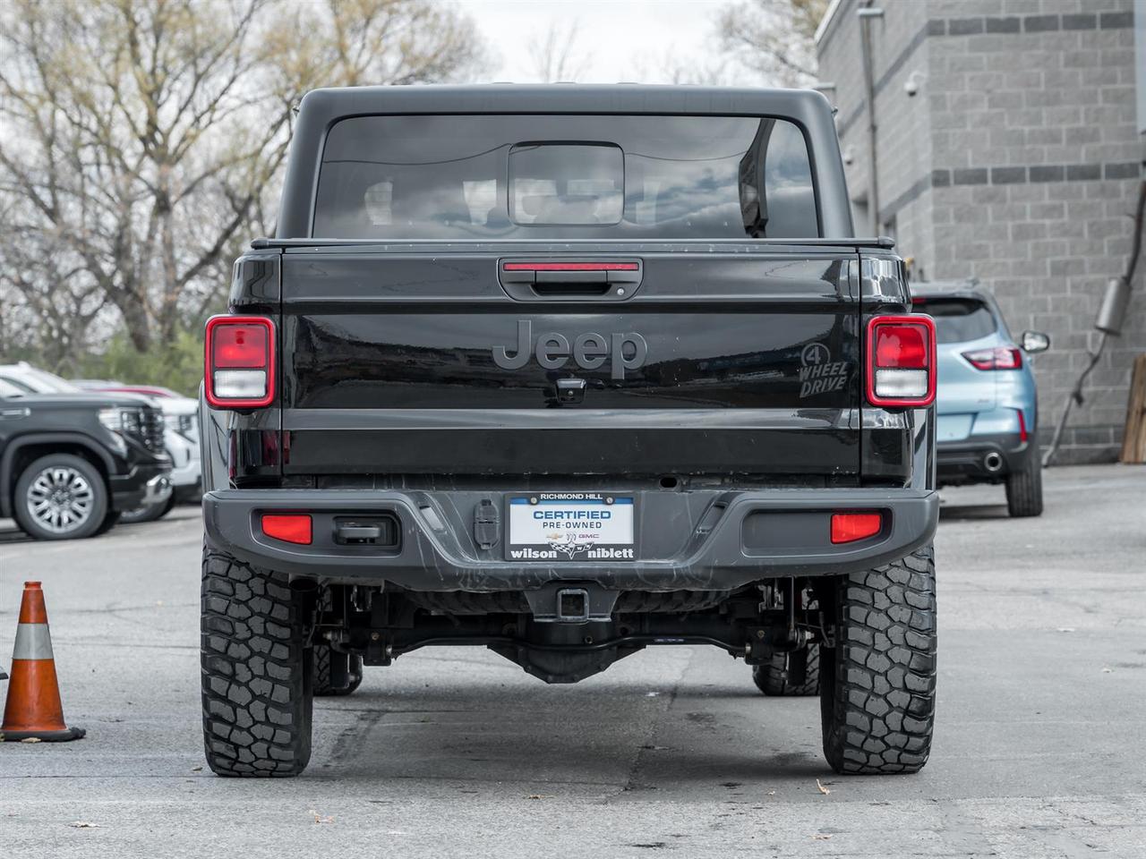 2022 Jeep Gladiator Willys 4x4- Targa Roof | Heated Steering Wheel Photo