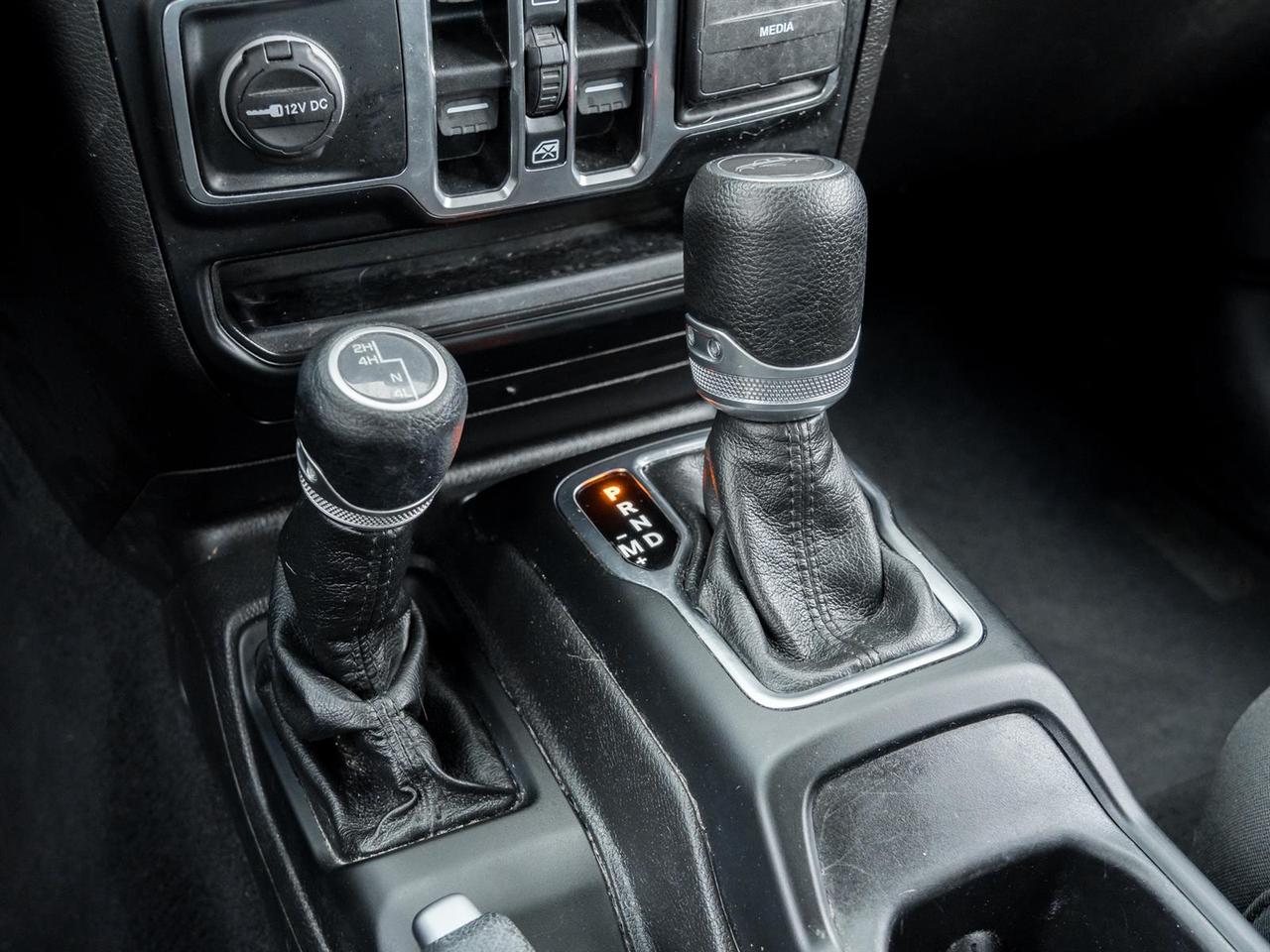 2022 Jeep Gladiator Willys 4x4- Targa Roof | Heated Steering Wheel Photo