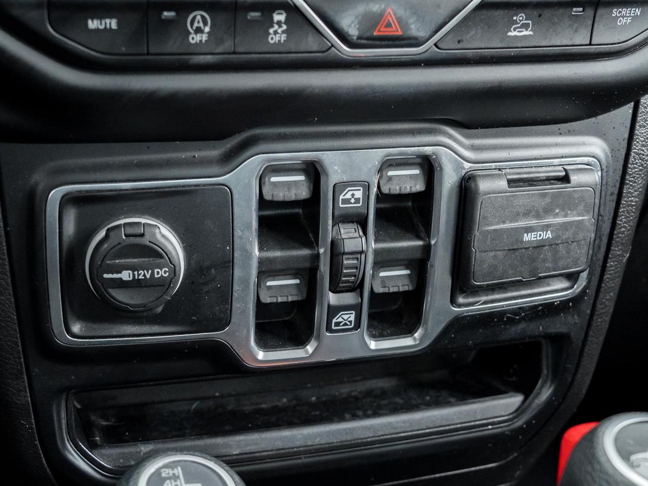 2022 Jeep Gladiator Willys 4x4- Targa Roof | Heated Steering Wheel Photo