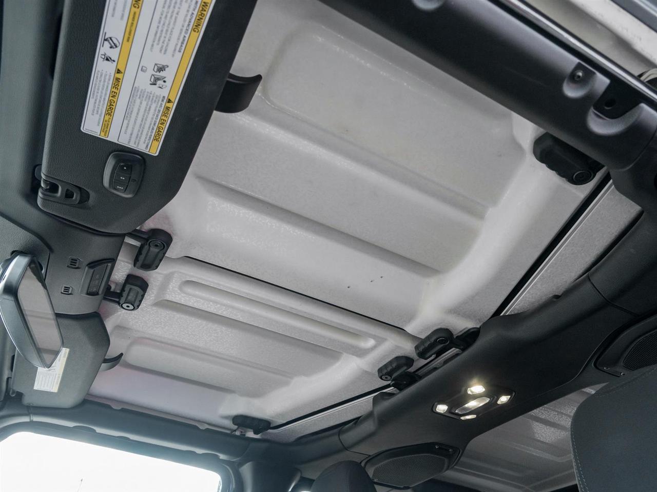 2022 Jeep Gladiator Willys 4x4- Targa Roof | Heated Steering Wheel Photo