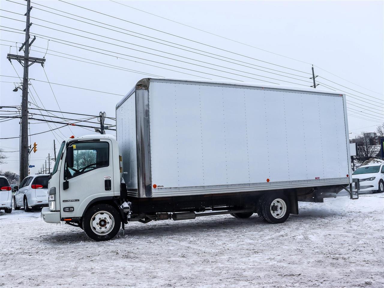 2024 Isuzu NPR 20 foot box Photo