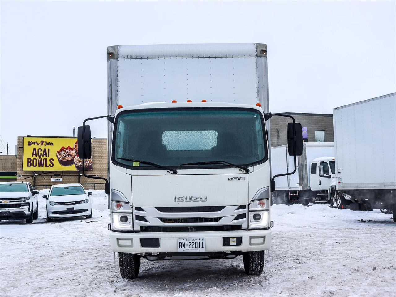 2024 Isuzu NPR 20 foot box Photo