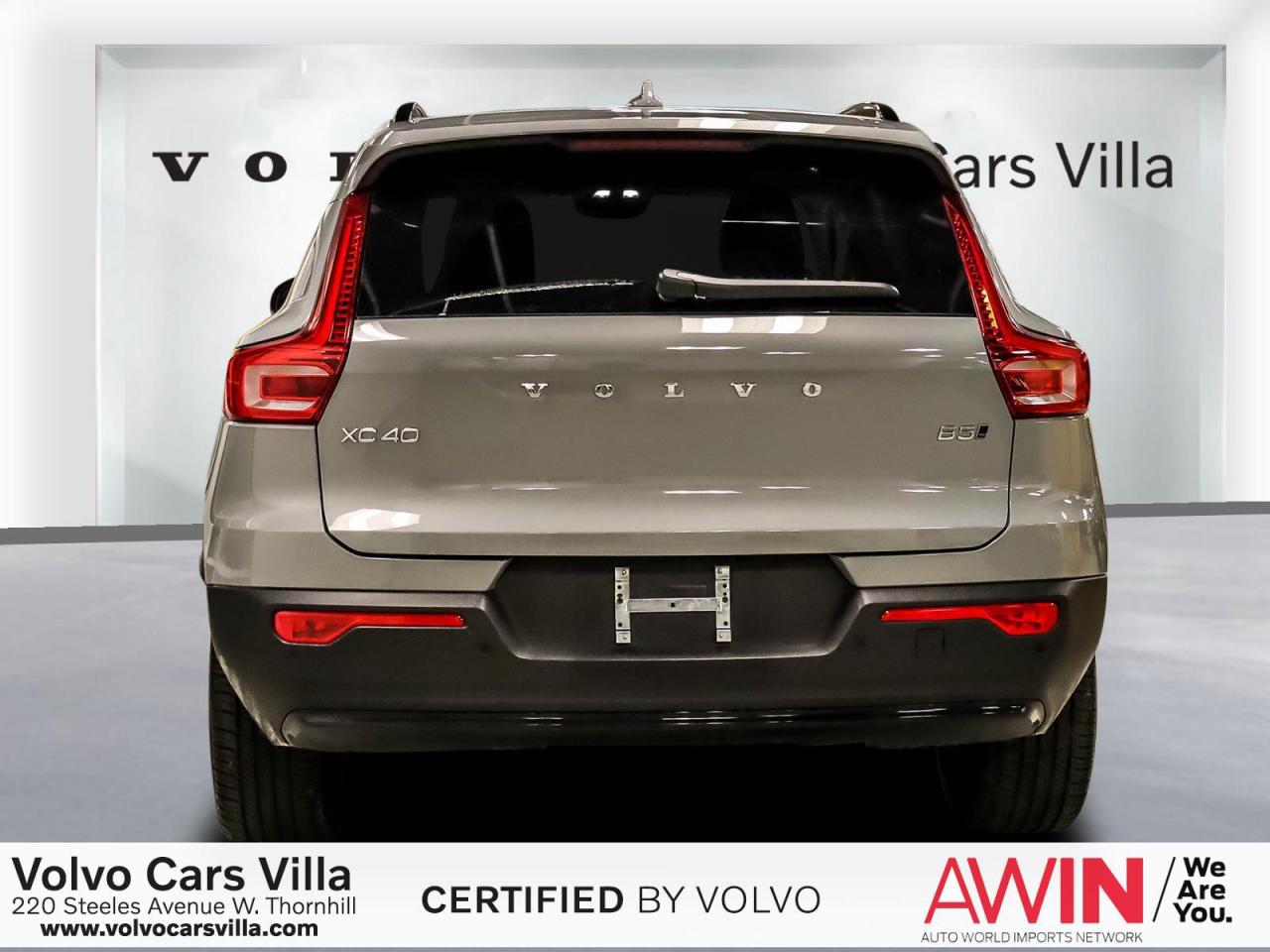 2025 Volvo XC40 B5 AWD Plus Dark Theme Photo3