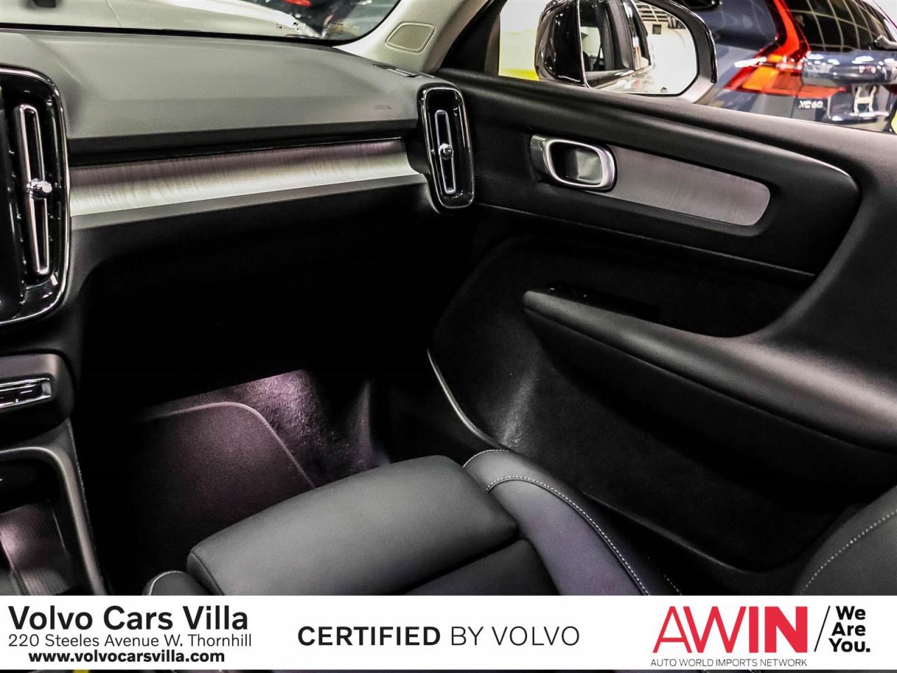 2025 Volvo XC40 B5 AWD Plus Dark Theme Photo