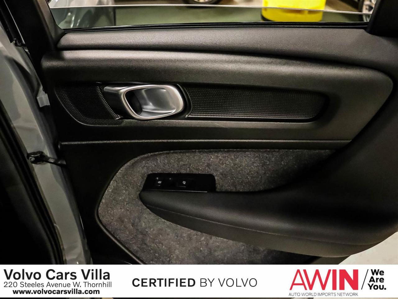 2025 Volvo XC40 B5 AWD Plus Dark Theme Photo