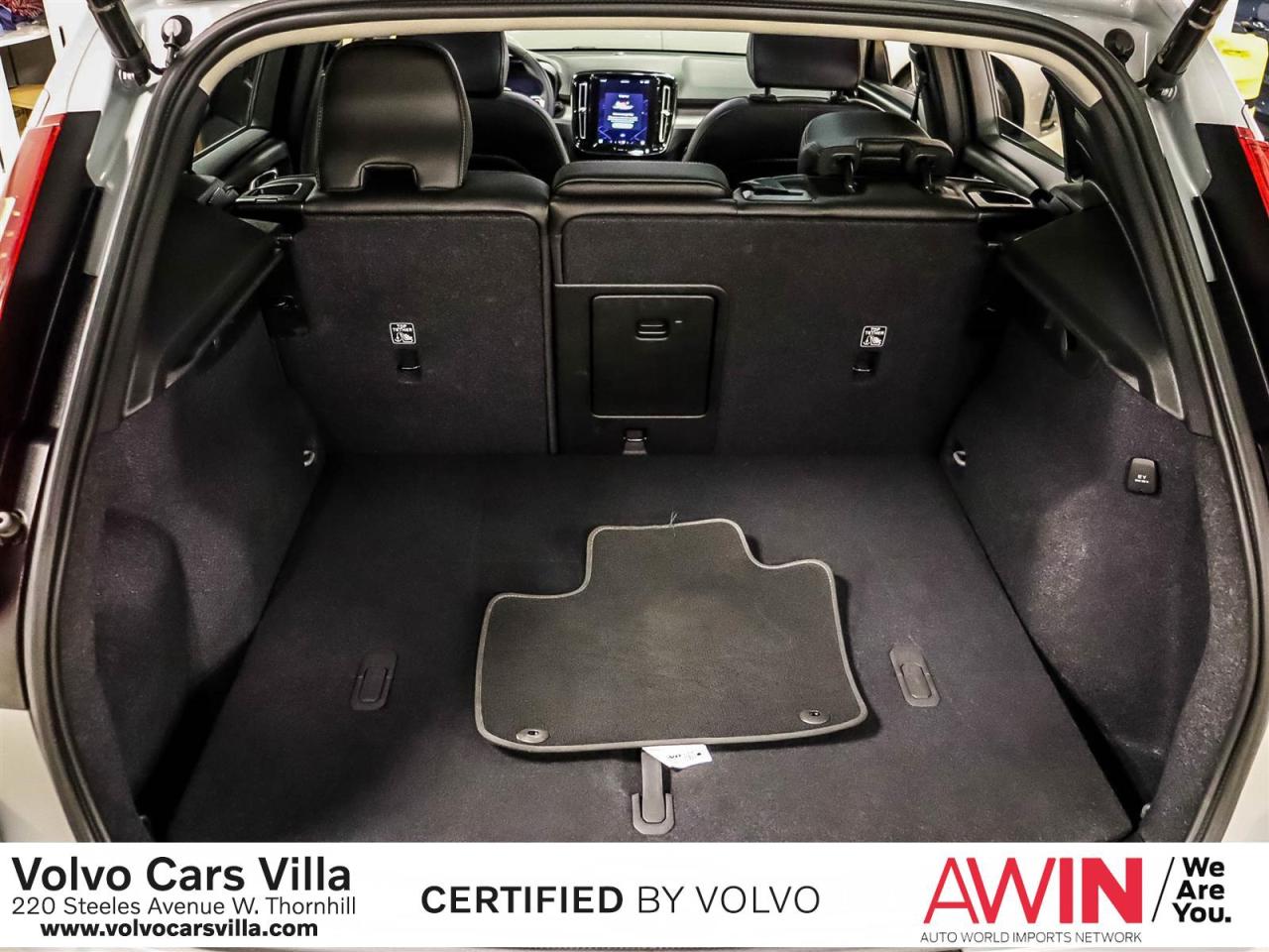 2025 Volvo XC40 B5 AWD Plus Dark Theme Photo