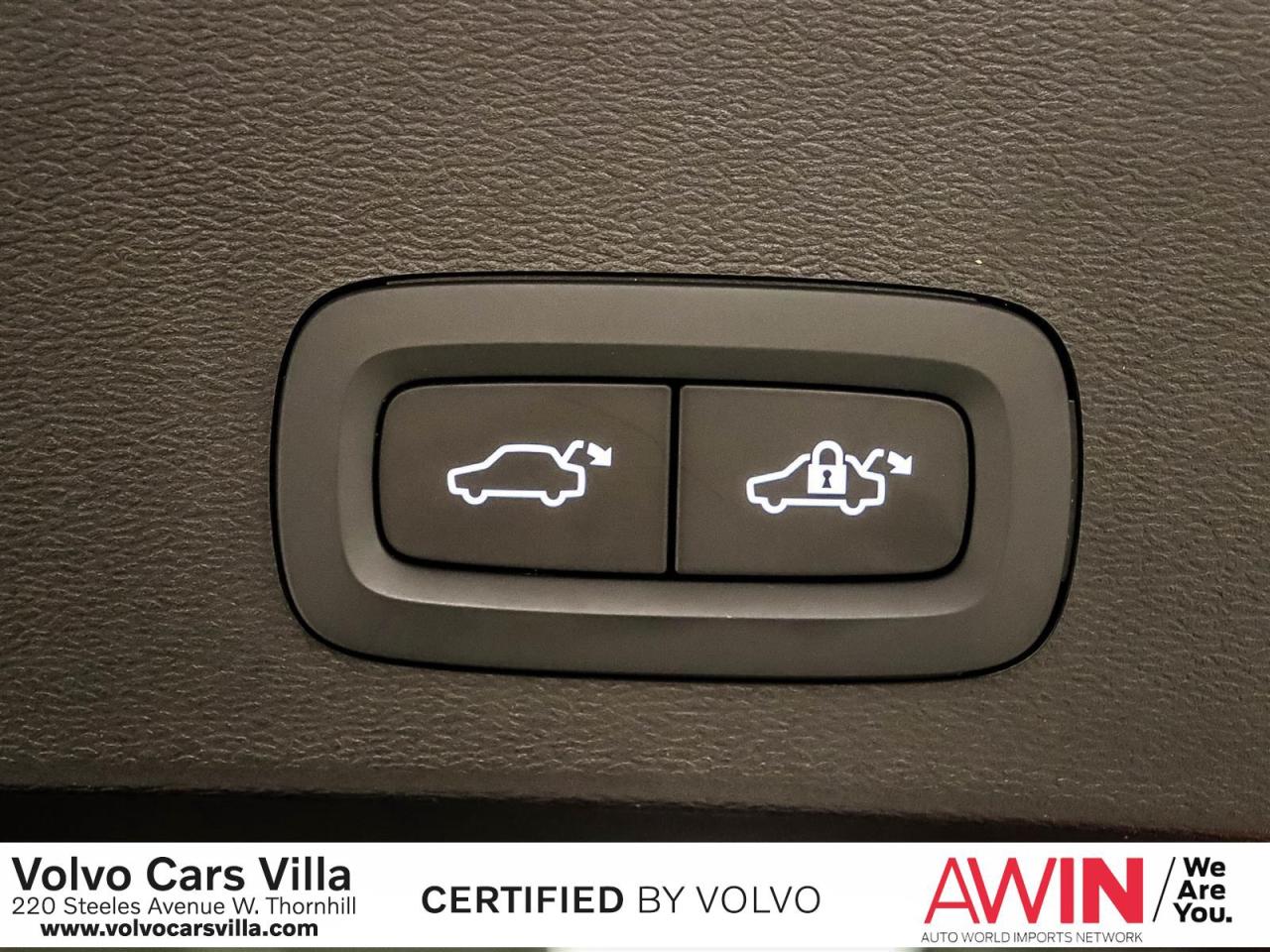 2025 Volvo XC40 B5 AWD Plus Dark Theme Photo