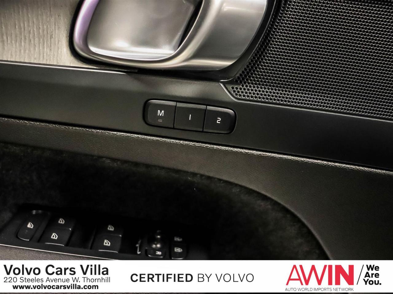 2025 Volvo XC40 B5 AWD Plus Dark Theme Photo