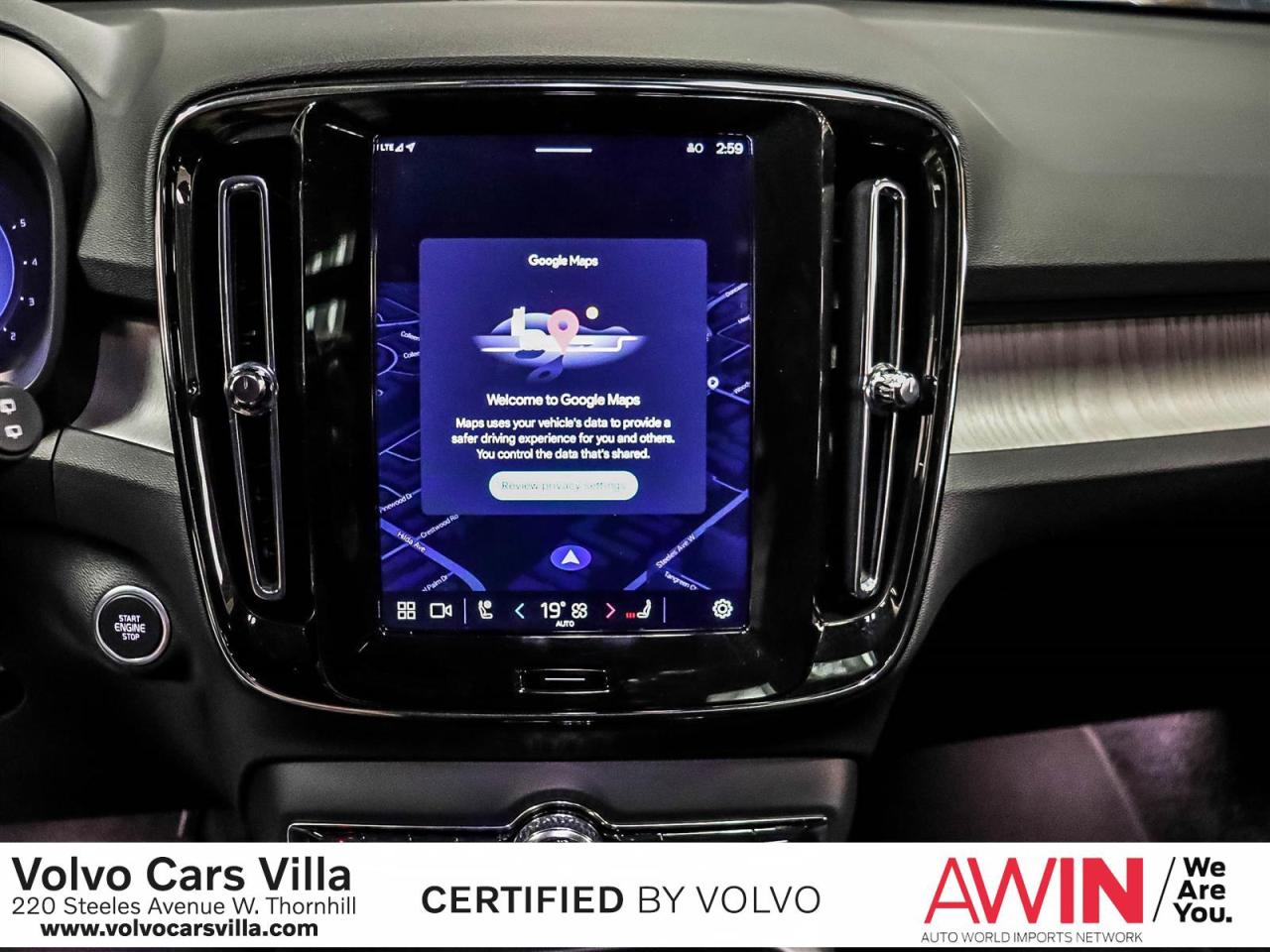 2025 Volvo XC40 B5 AWD Plus Dark Theme Photo