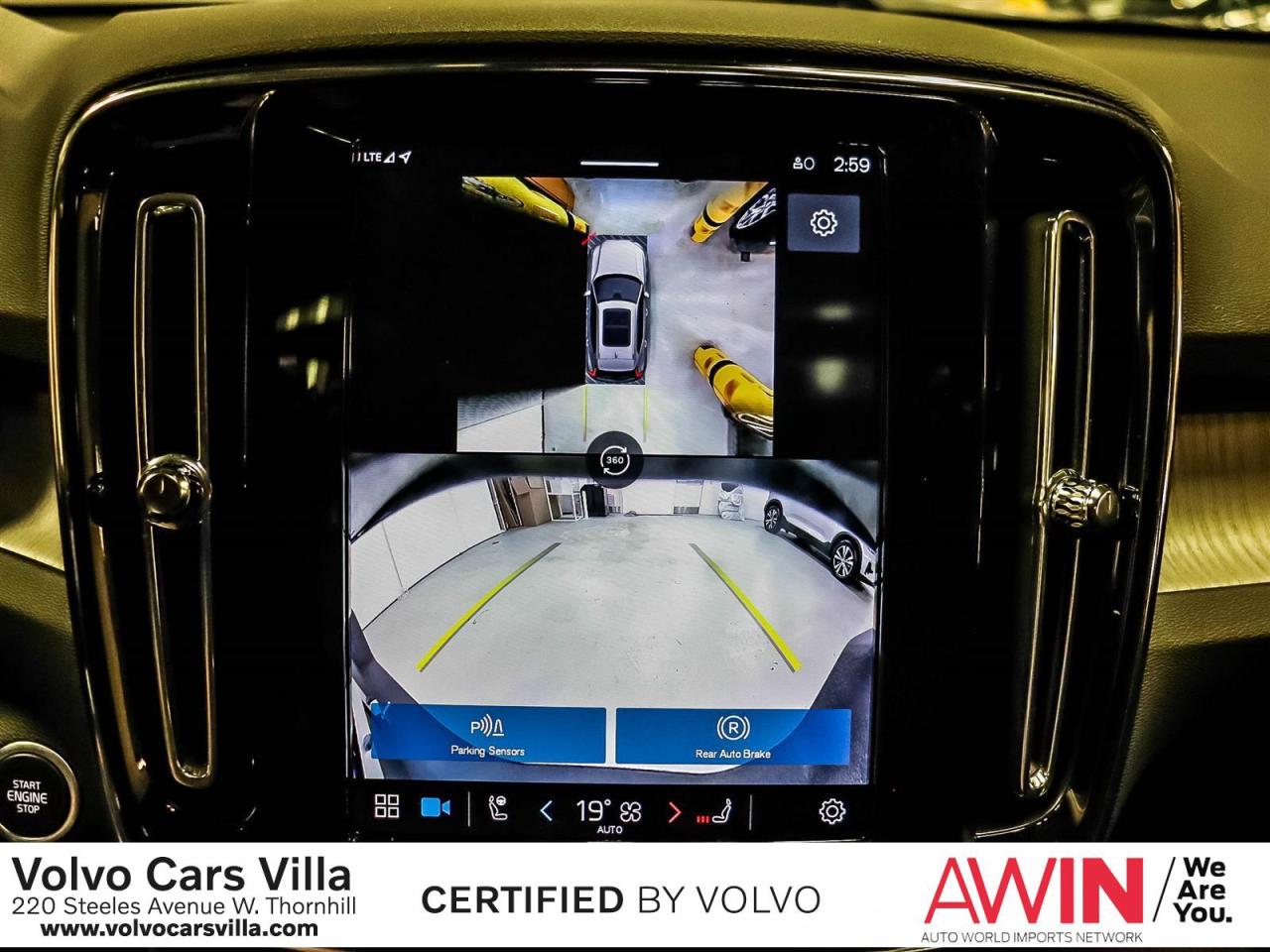 2025 Volvo XC40 B5 AWD Plus Dark Theme Photo