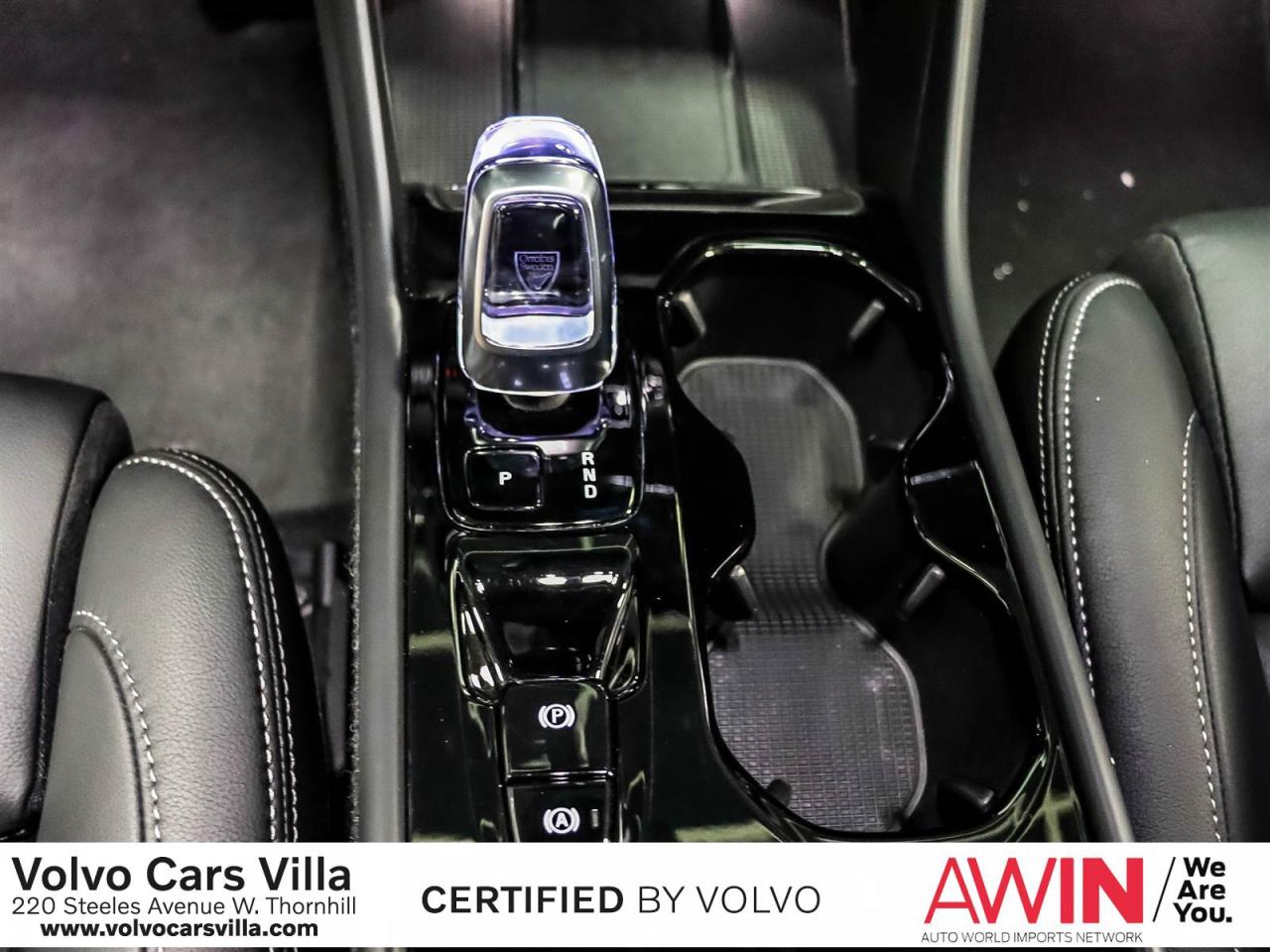 2025 Volvo XC40 B5 AWD Plus Dark Theme Photo