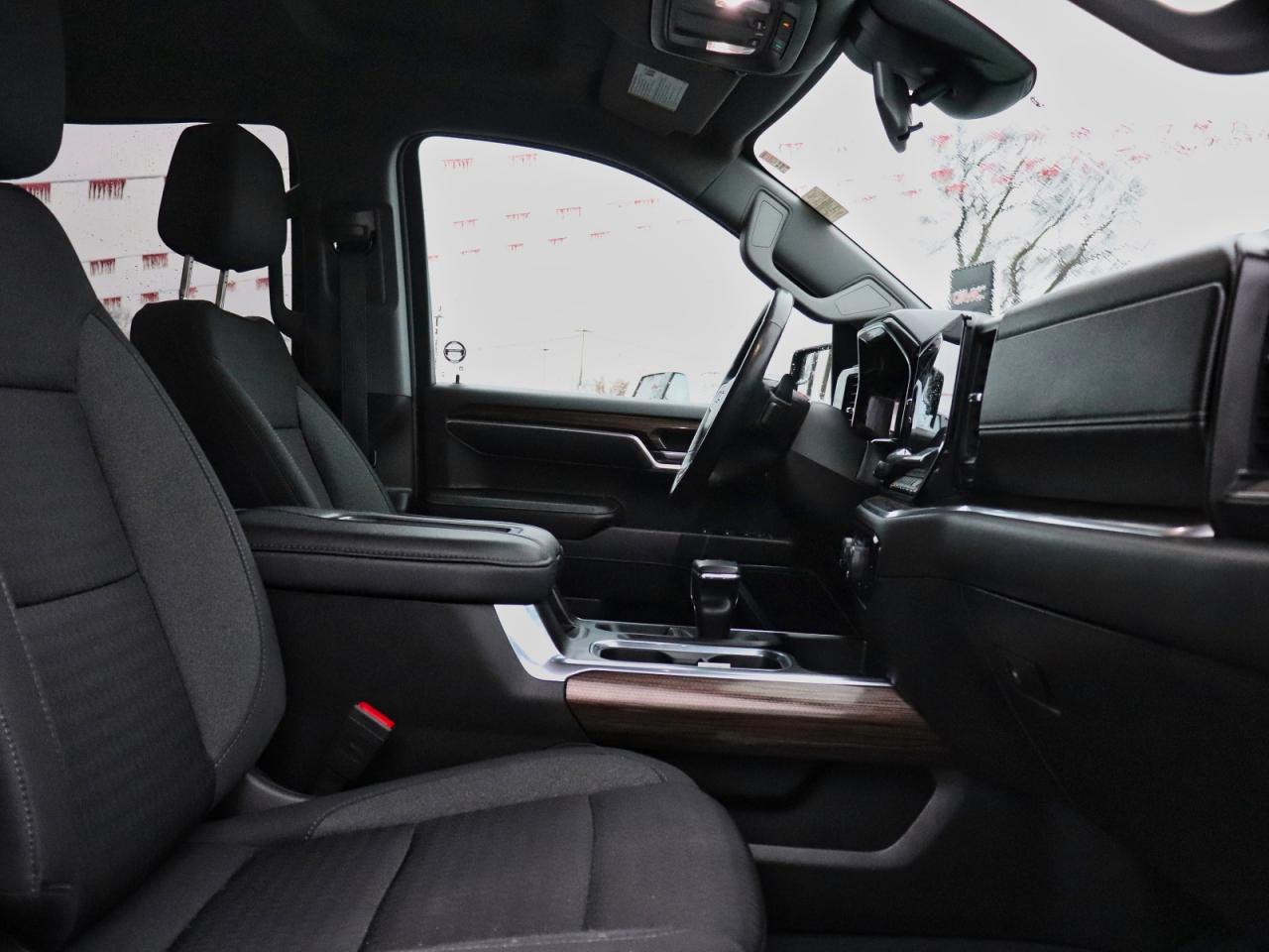 2022 Chevrolet Silverado 1500 RST Crew Cab 4WD Photo